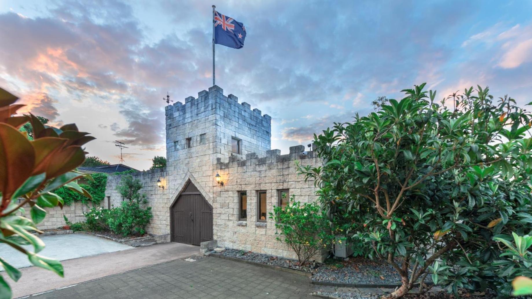 Unique Castle In Auckland Villa Exterior photo